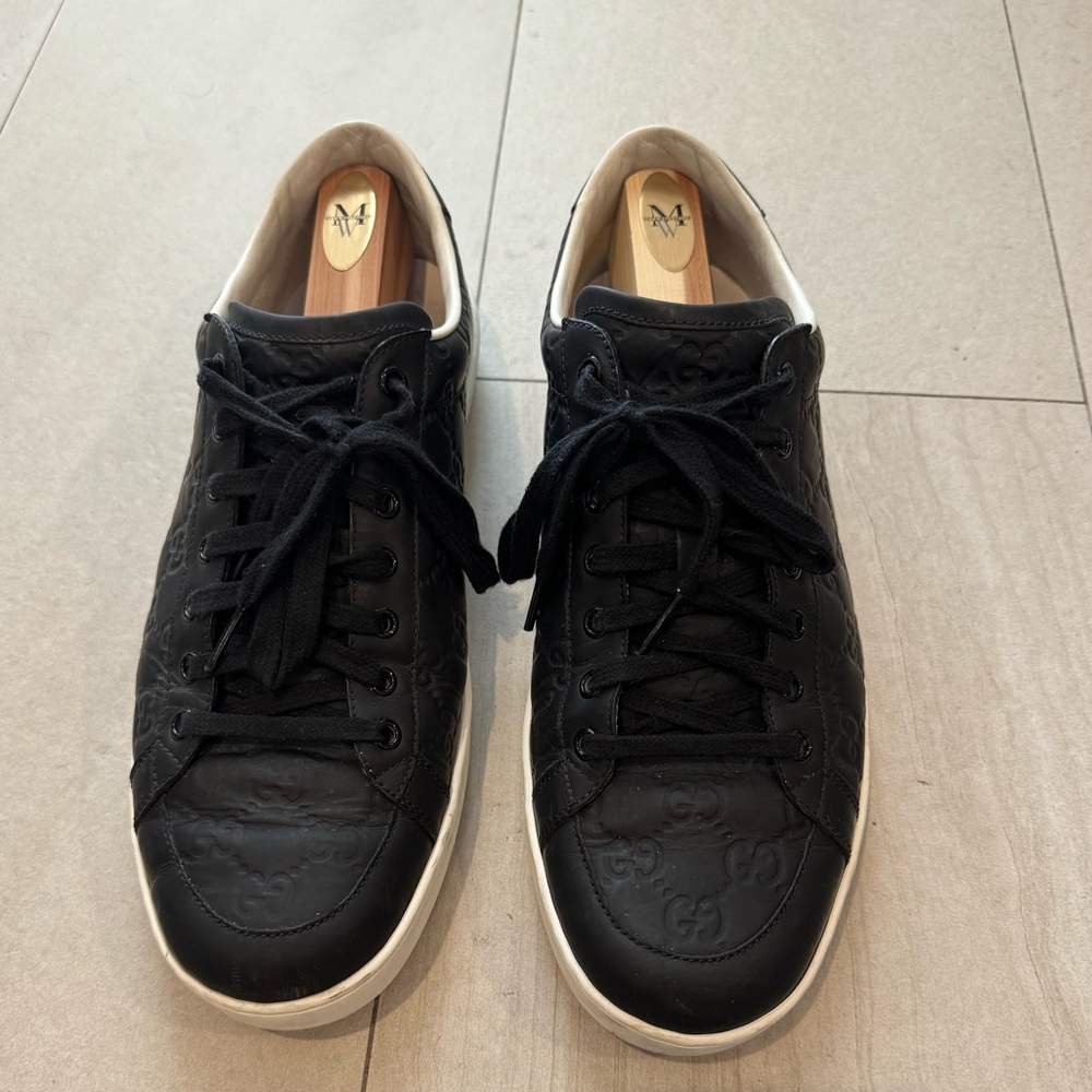 Men’s Gucci GG embossed leather sneaker, black